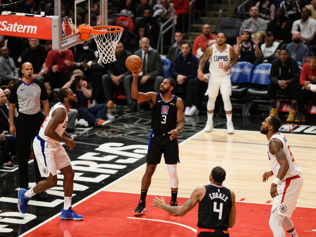 魔术前冷后热,三分钟狂轰16分逆转快船 这种从低谷到巅峰式的表现很难单纯归因于某